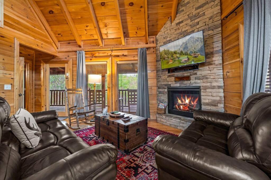 2-Bedroom Cabin With 2 Master Suites, Loft, Half-Bath And Hot Tub In A Serene Resort Setting Sevierville Dış mekan fotoğraf